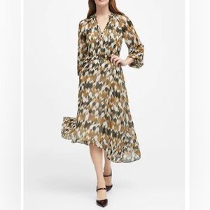 Banana Republic Long Sleeve Geometric Dress in 6 Tall